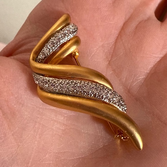 Vintage 1990’s matte gold Abstract Faux diamond Ribbon Brooch
